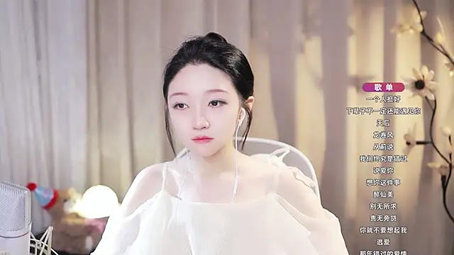 Zoe-99 webcam