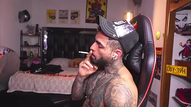 logan_hugh8 webcam