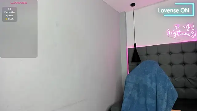 scarletcherry18 webcam