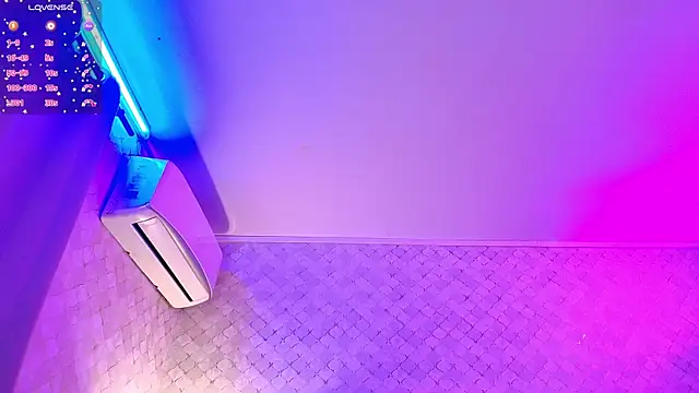 YazminJenner webcam