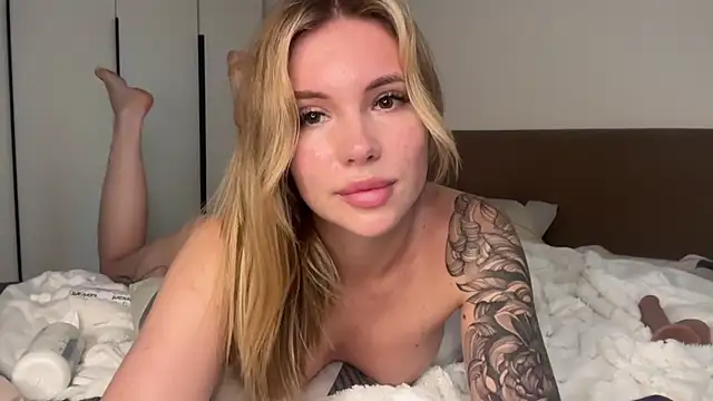 Watch PinkNoir live on EroticFlix - High definition streams