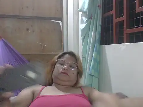 PinayChristine webcam