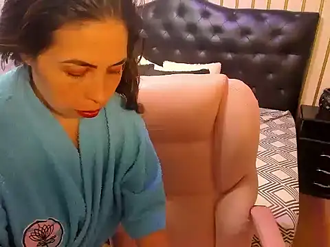 nikki_nikoll webcam