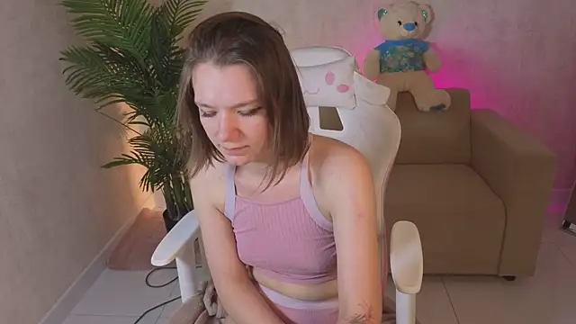 kira_hatti webcam