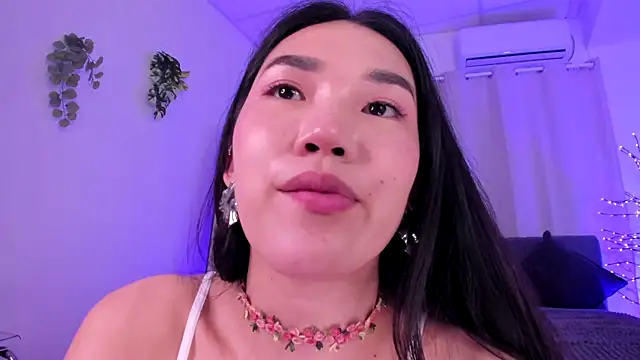 Divine_Madeleine webcam