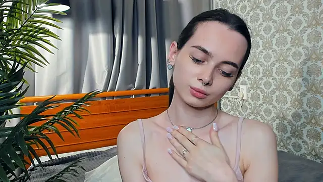 YvonneRobes webcam