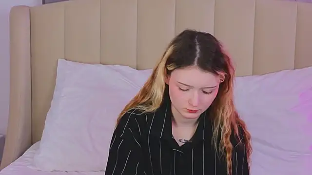 AlyssFrost webcam