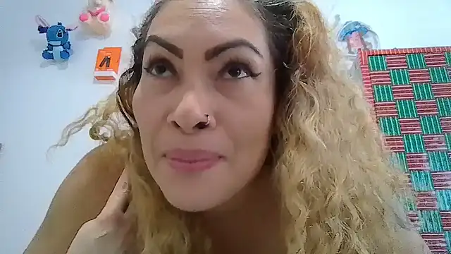 Layla-Astrum webcam