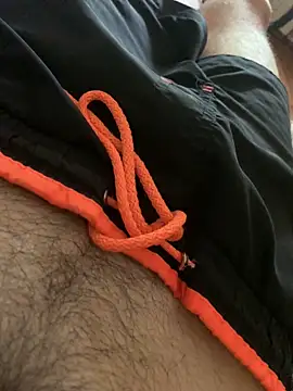 MuzzyFacing live cam on StripChat