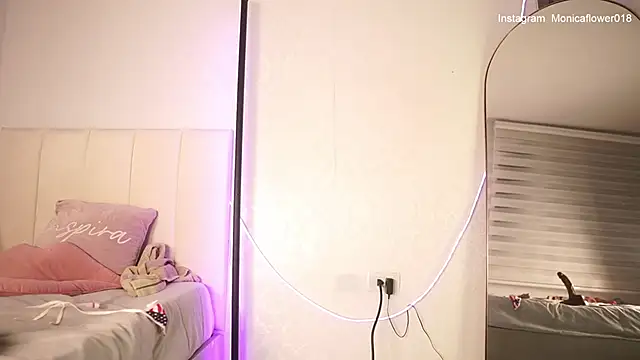 monicaflowerr webcam