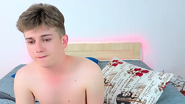 Miless_Cooper webcam