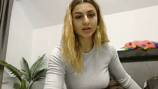 NicolePlay webcam