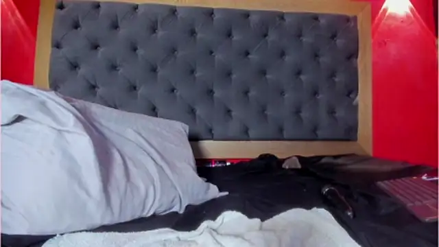 Watch YayaHilton live on EroticFlix - High definition streams