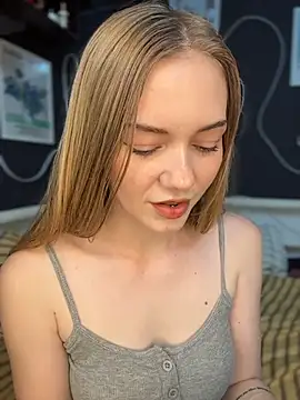 MilaMoone webcam