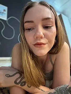 MilaMoone webcam