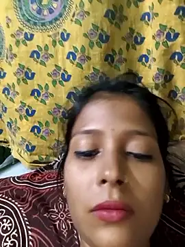 Gud_girl_Nilu webcam