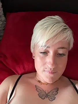 Bigboobiegirl90 webcam