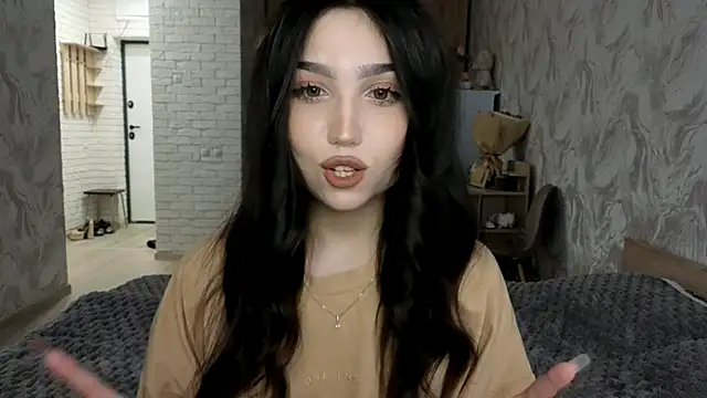Qwami_Amie webcam