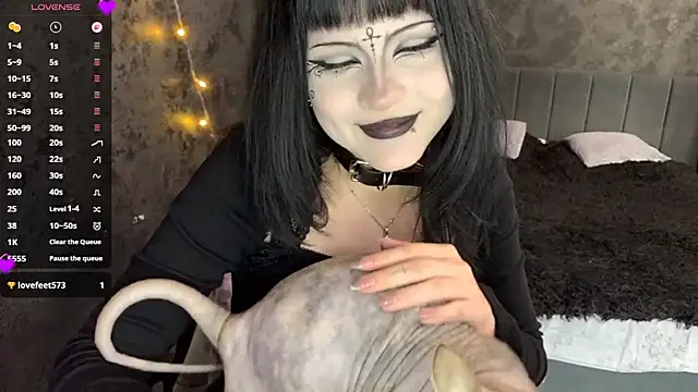 EmilyEmbears webcam