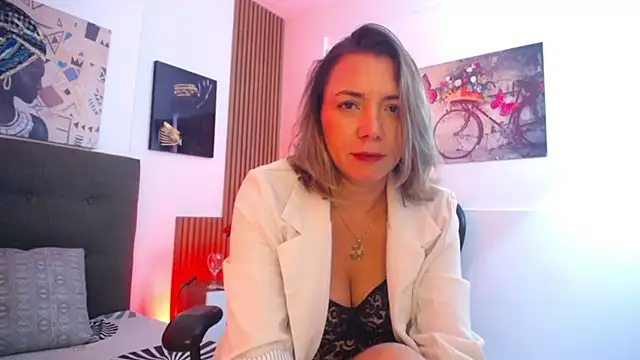milfsecret69 (F milf) - Spank ass x3