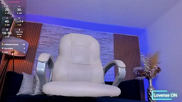 Watch ANGIE-SMITH live on EroticFlix - High definition streams