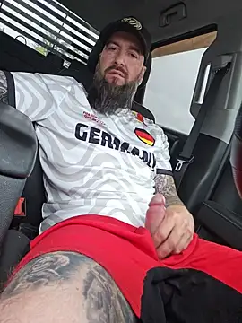 Beardedtattood Live Webcam on Stripchat