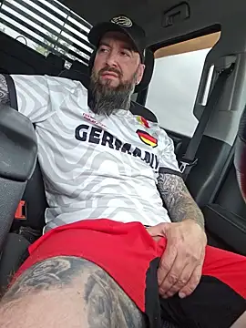 Beardedtattood Live Webcam on Stripchat