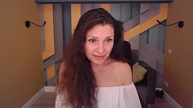 EllaLong webcam