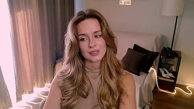 Watch RozzitaBedberry live on EroticFlix - High definition streams
