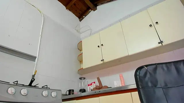 BustyGlow live cam on StripChat