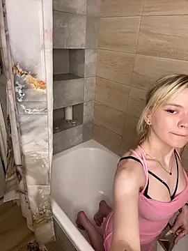 velvet_chaos (Ask my age) - PEEK UNDER THE SKIRT 🥵💦