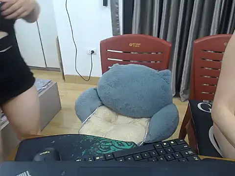 Maia_9999 live sex cam