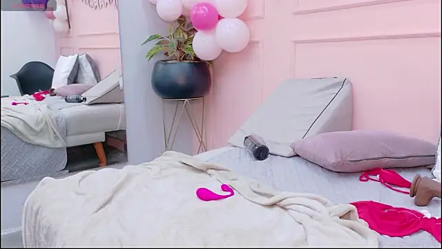 DanielleDNicola webcam