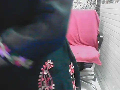 LovingPihu webcam