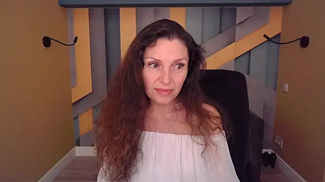 EllaLong webcam