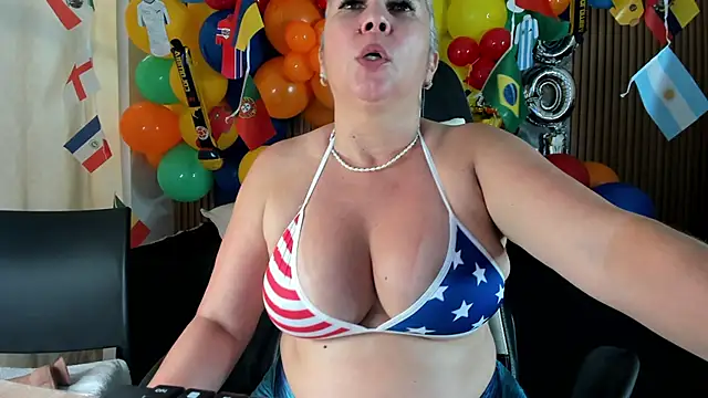 Danna_topless webcam