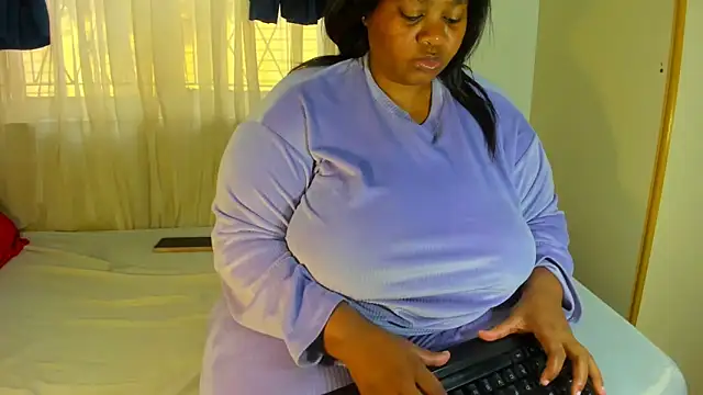 ThickLeeyanaXX webcam