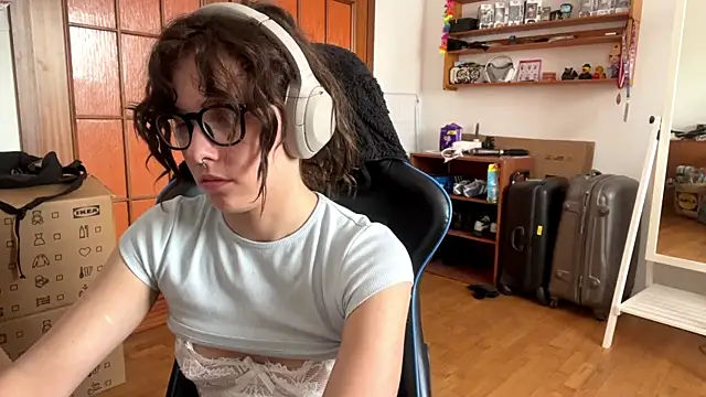 PillowPeachX webcam