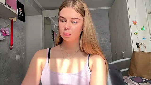 HoneysPiee webcam