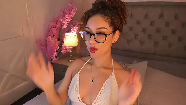 Watch Sienna_brunette live on EroticFlix - High definition streams