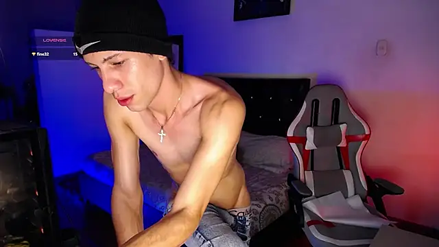 santiago_cutex live cam on StripChat