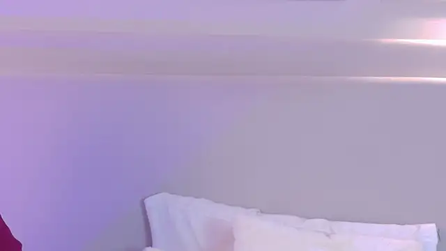 NaomiKlarc webcam