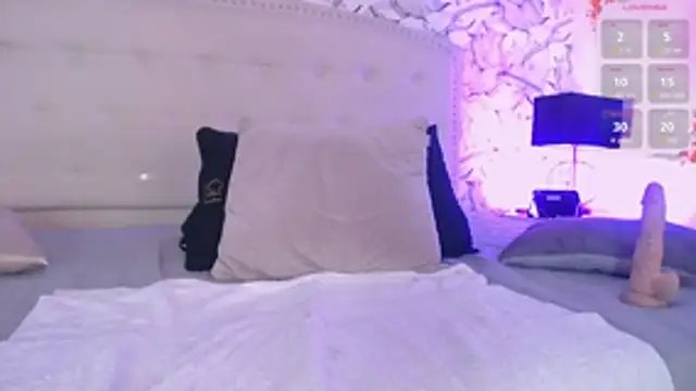 Venusandrea29 live cam on StripChat