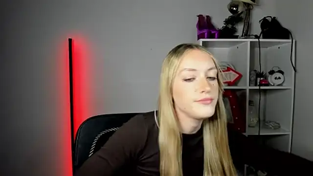 Watch EvelynBlond live on EroticFlix - High definition streams