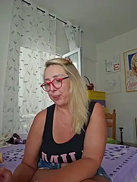 Watch MariaRichi_ live on EroticFlix - High definition streams