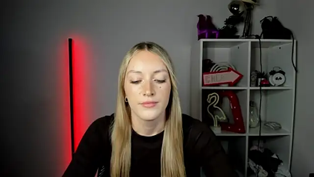 EvelynBlond webcam