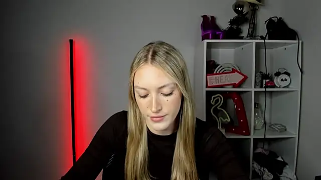 Watch EvelynBlond live on EroticFlix - High definition streams