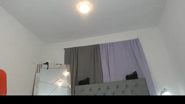 PhillipCox live cam on StripChat