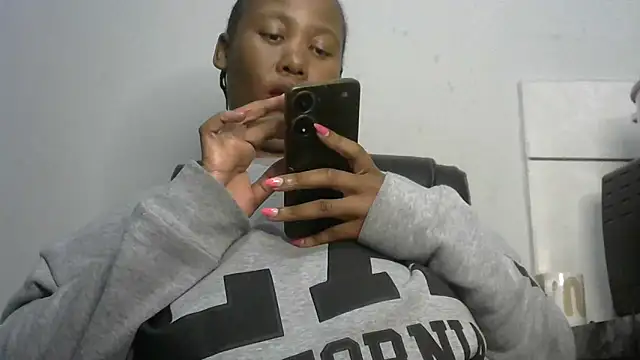 NippleMilkXx webcam