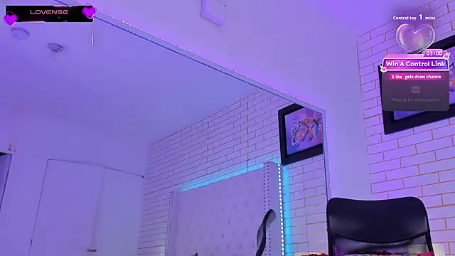 Coco_Balenciaga_ webcam
